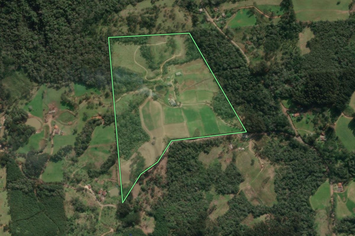Imagem de satélite do imóvel rural em Porto União (SC), com o contorno declarado no CAR desenhado por cima.