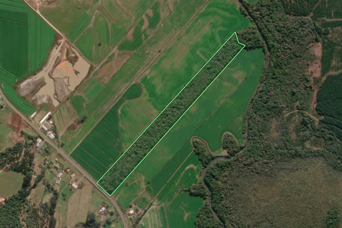 Imagem de satélite do imóvel rural em Porto União (SC), com o contorno declarado no CAR desenhado por cima.