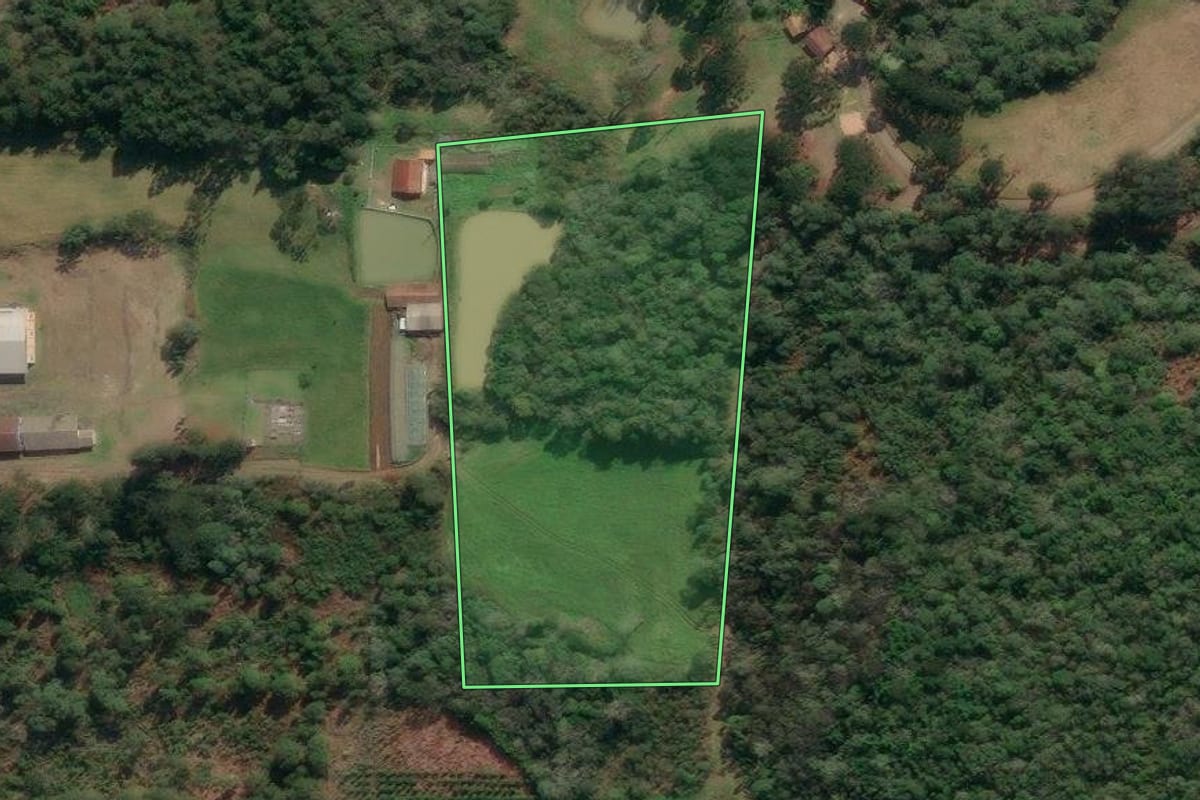 Imagem de satélite do imóvel rural em Porto União (SC), com o contorno declarado no CAR desenhado por cima.