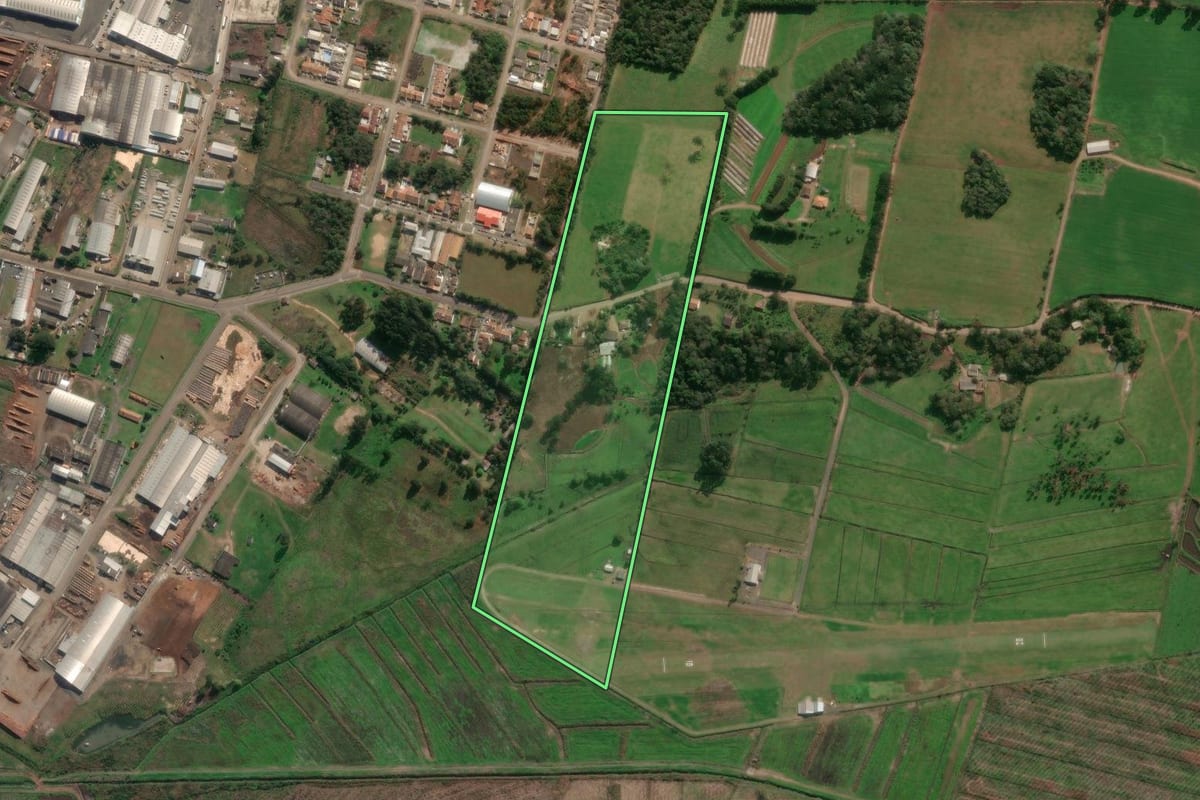 Imagem de satélite do imóvel rural em Porto União (SC), com o contorno declarado no CAR desenhado por cima.