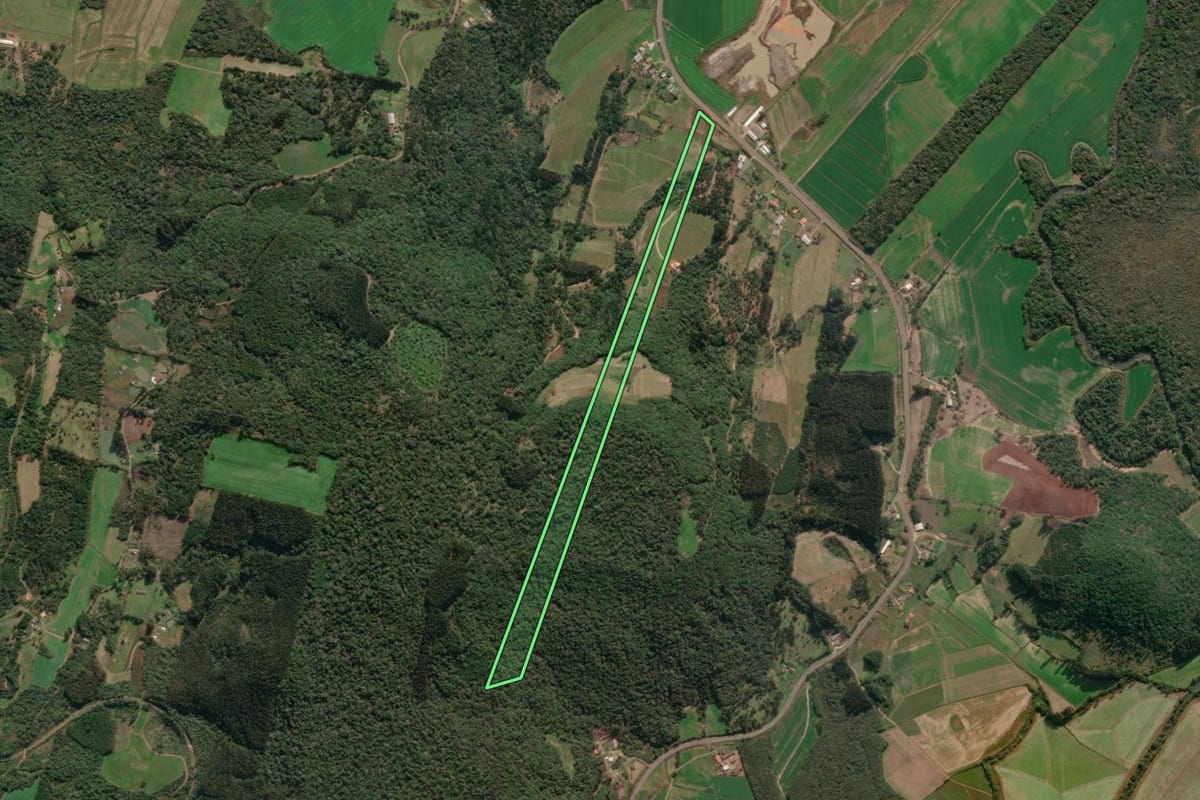 Imagem de satélite do imóvel rural em Porto União (SC), com o contorno declarado no CAR desenhado por cima.
