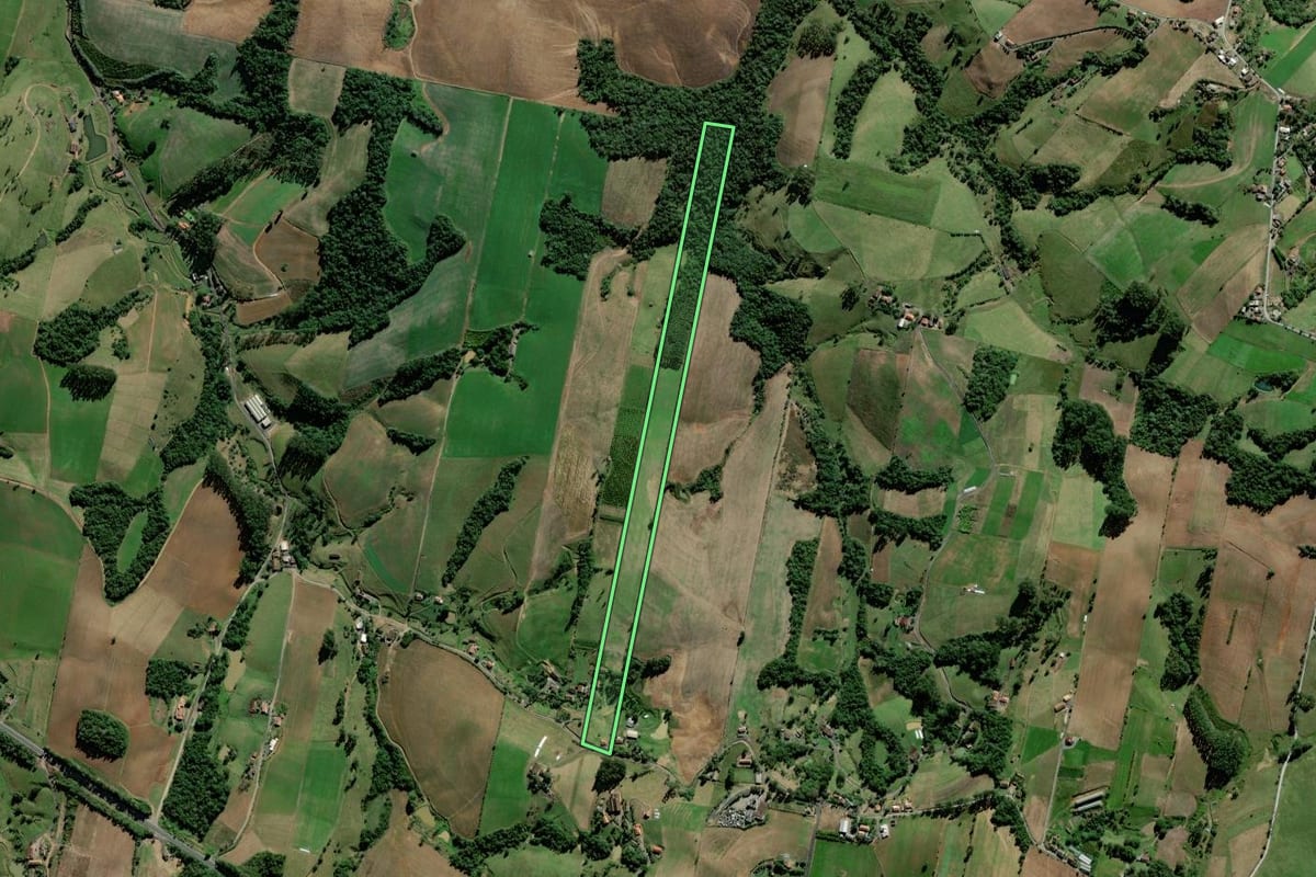 Imagem de satélite do imóvel rural em Pouso Redondo (SC), com o contorno declarado no CAR desenhado por cima.