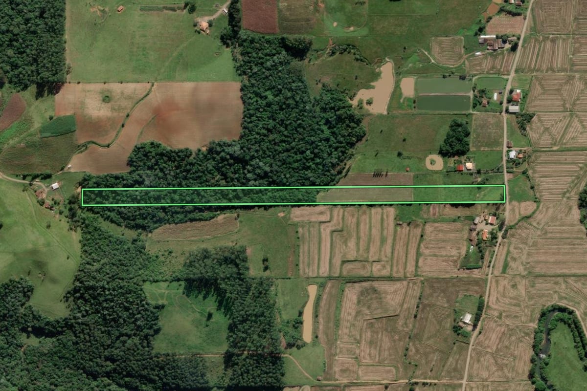 Imagem de satélite do imóvel rural em Pouso Redondo (SC), com o contorno declarado no CAR desenhado por cima.