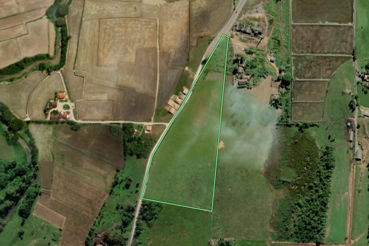 Imagem de satélite do imóvel rural em Pouso Redondo (SC), com o contorno declarado no CAR desenhado por cima.