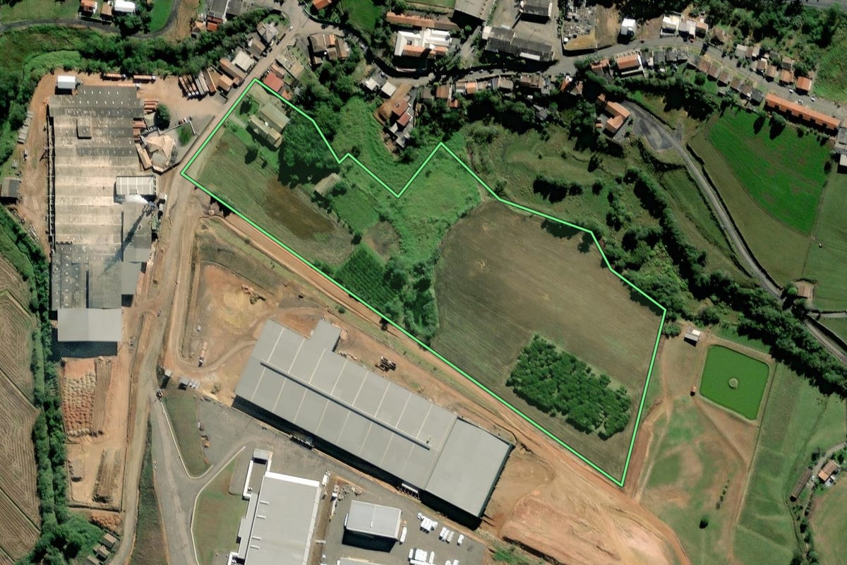 Imagem de satélite do imóvel rural em Pouso Redondo (SC), com o contorno declarado no CAR desenhado por cima.