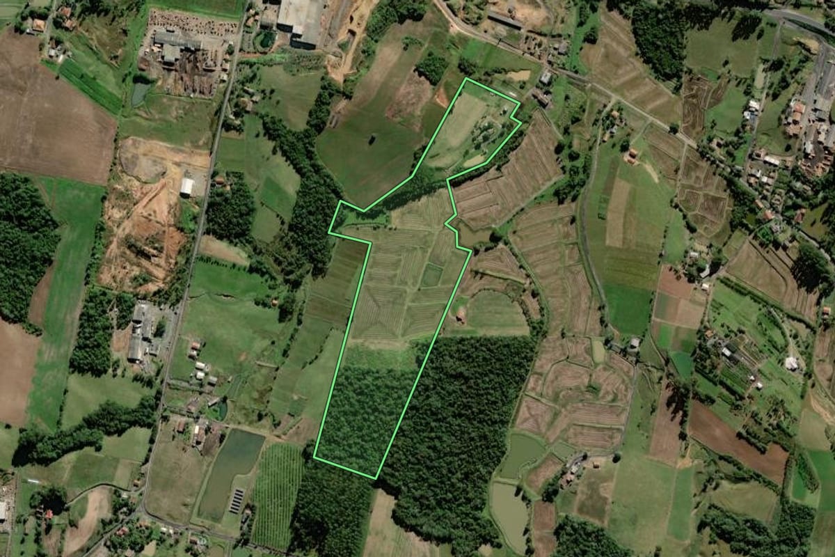 Imagem de satélite do imóvel rural em Pouso Redondo (SC), com o contorno declarado no CAR desenhado por cima.