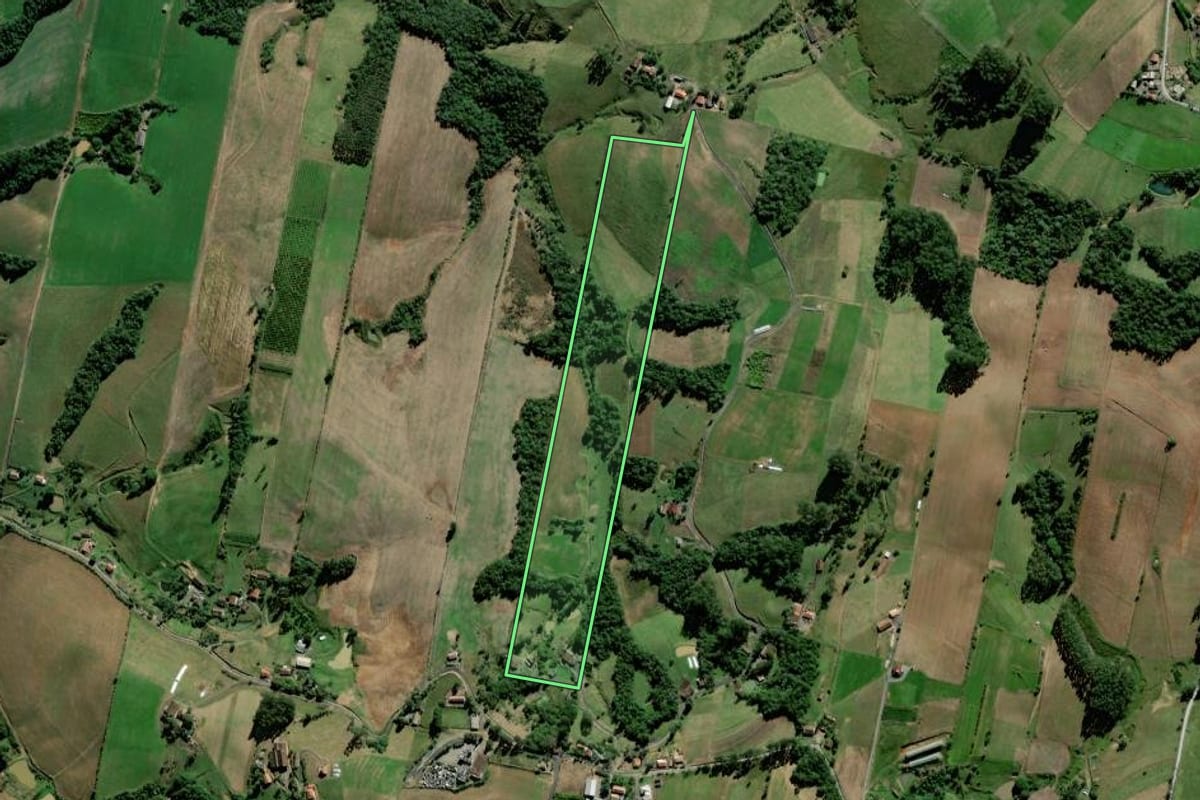Imagem de satélite do imóvel rural em Pouso Redondo (SC), com o contorno declarado no CAR desenhado por cima.