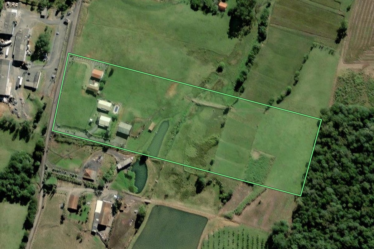 Imagem de satélite do imóvel rural em Pouso Redondo (SC), com o contorno declarado no CAR desenhado por cima.
