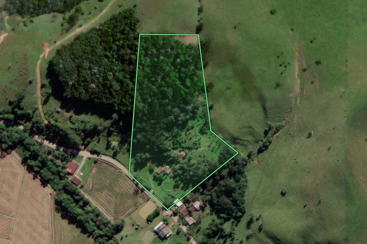 Imagem de satélite do imóvel rural em Pouso Redondo (SC), com o contorno declarado no CAR desenhado por cima.