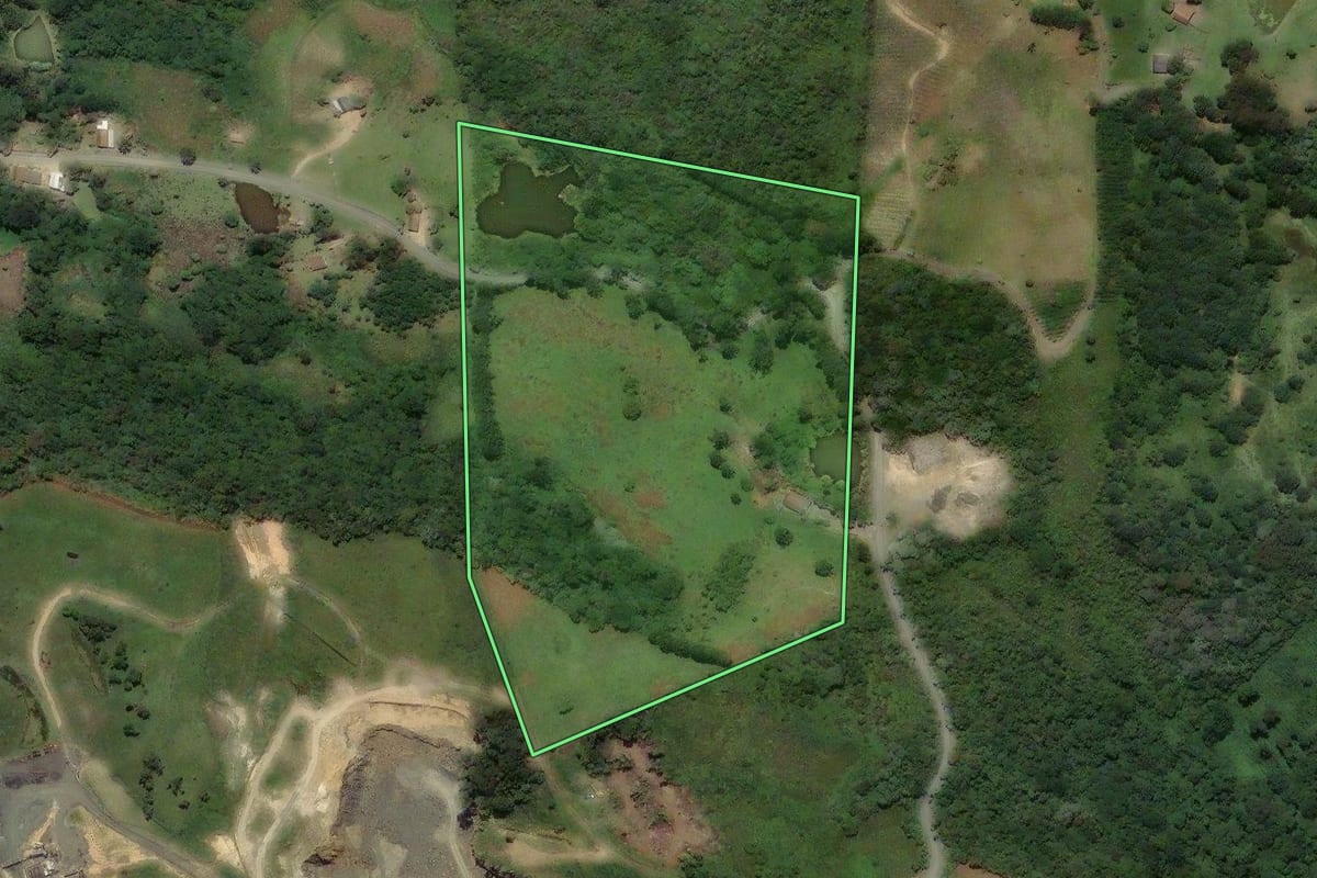 Imagem de satélite do imóvel rural em Pouso Redondo (SC), com o contorno declarado no CAR desenhado por cima.
