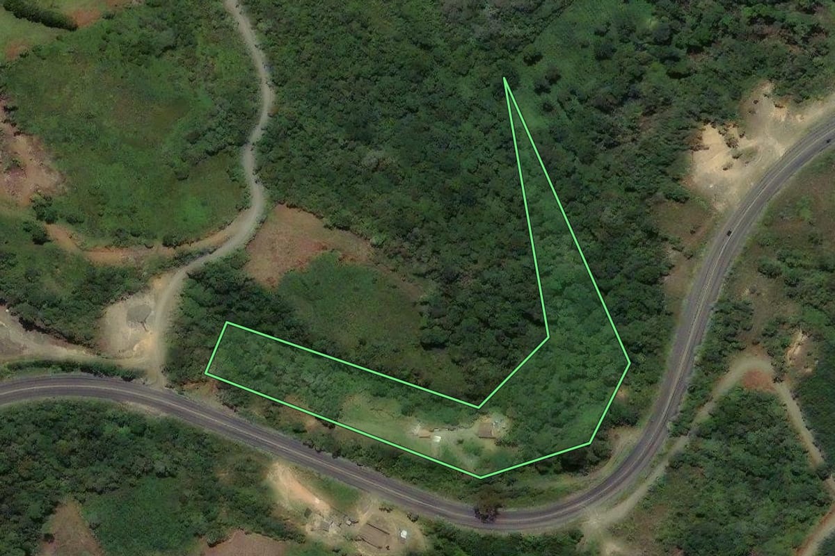 Imagem de satélite do imóvel rural em Pouso Redondo (SC), com o contorno declarado no CAR desenhado por cima.
