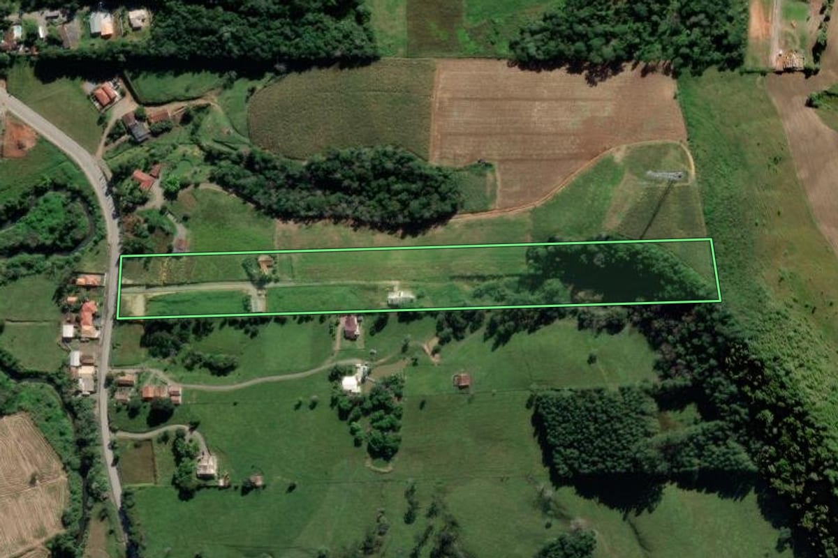 Imagem de satélite do imóvel rural em Pouso Redondo (SC), com o contorno declarado no CAR desenhado por cima.