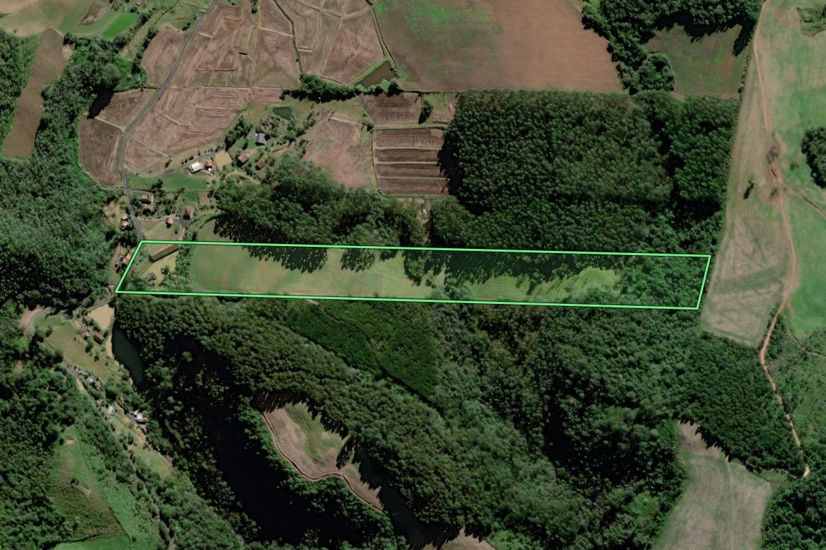 Imagem de satélite do imóvel rural em Pouso Redondo (SC), com o contorno declarado no CAR desenhado por cima.