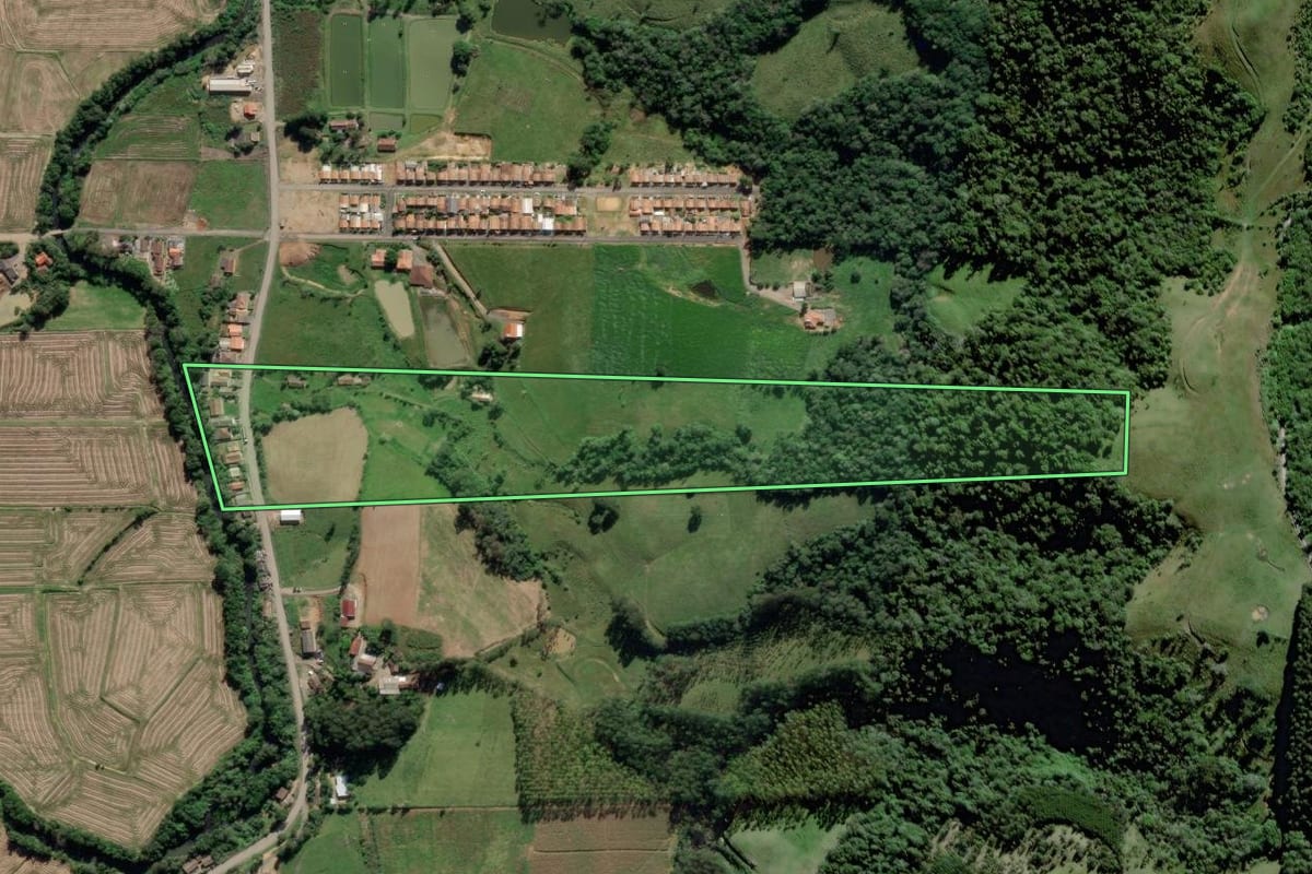 Imagem de satélite do imóvel rural em Pouso Redondo (SC), com o contorno declarado no CAR desenhado por cima.
