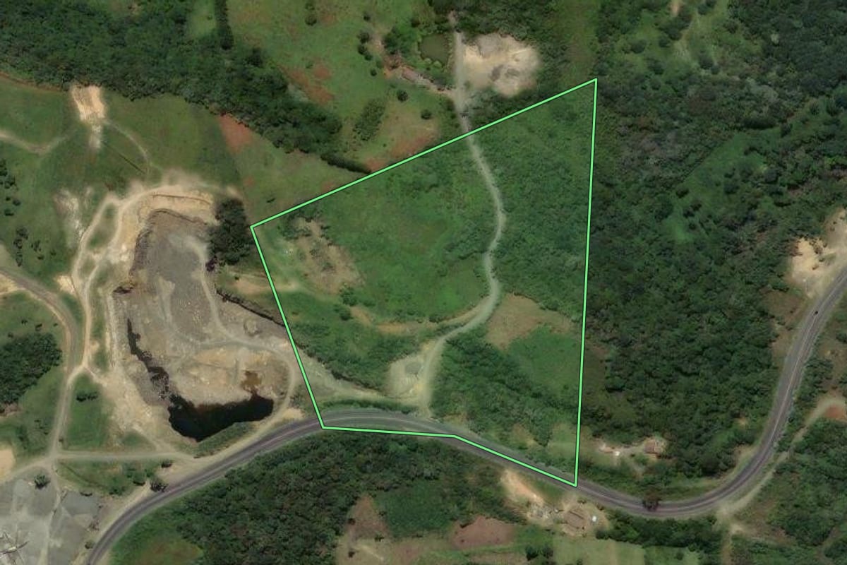 Imagem de satélite do imóvel rural em Pouso Redondo (SC), com o contorno declarado no CAR desenhado por cima.