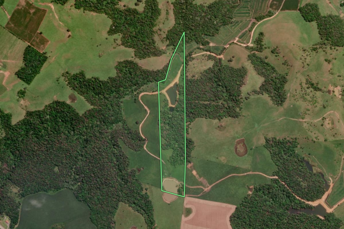 Imagem de satélite do imóvel rural em Pouso Redondo (SC), com o contorno declarado no CAR desenhado por cima.