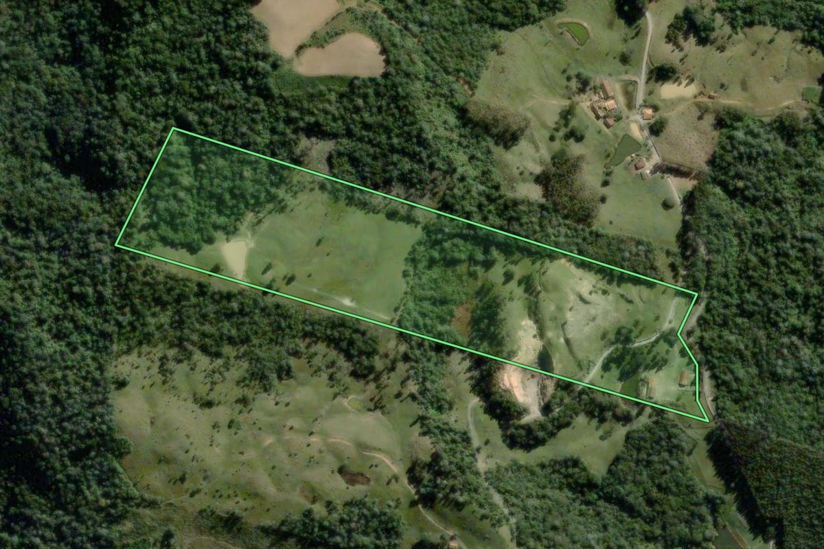 Imagem de satélite do imóvel rural em Pouso Redondo (SC), com o contorno declarado no CAR desenhado por cima.