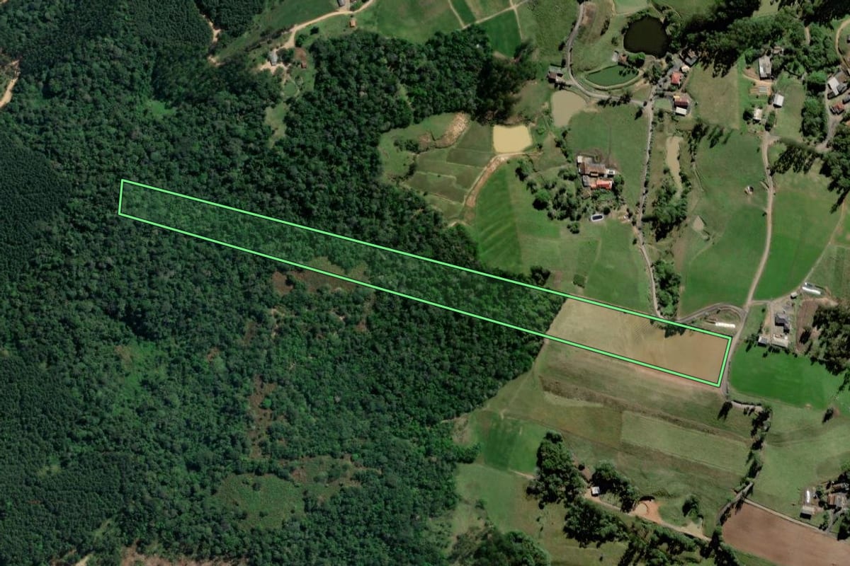 Imagem de satélite do imóvel rural em Pouso Redondo (SC), com o contorno declarado no CAR desenhado por cima.
