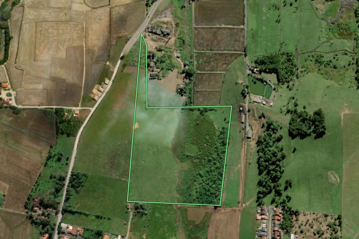 Imagem de satélite do imóvel rural em Pouso Redondo (SC), com o contorno declarado no CAR desenhado por cima.