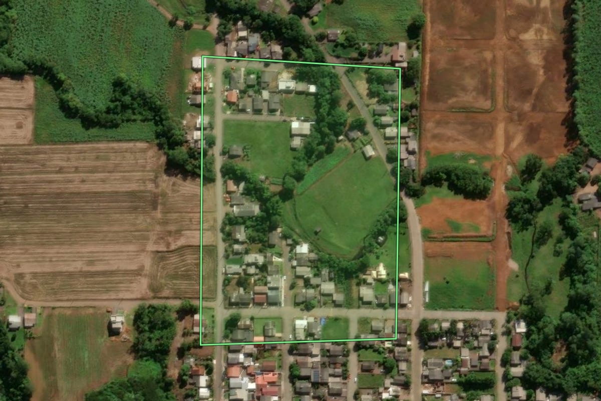 Imagem de satélite do imóvel rural em Praia Grande (SC), com o contorno declarado no CAR desenhado por cima.