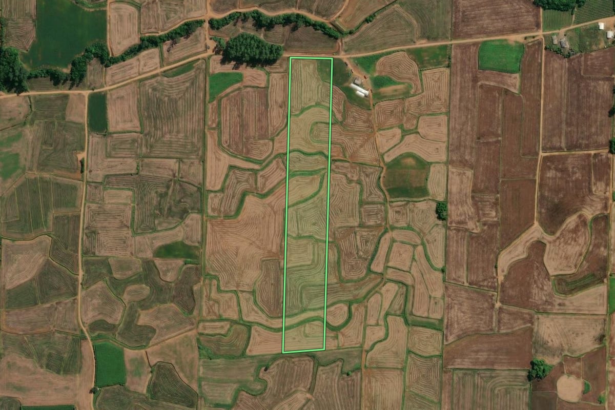 Imagem de satélite do imóvel rural em Praia Grande (SC), com o contorno declarado no CAR desenhado por cima.
