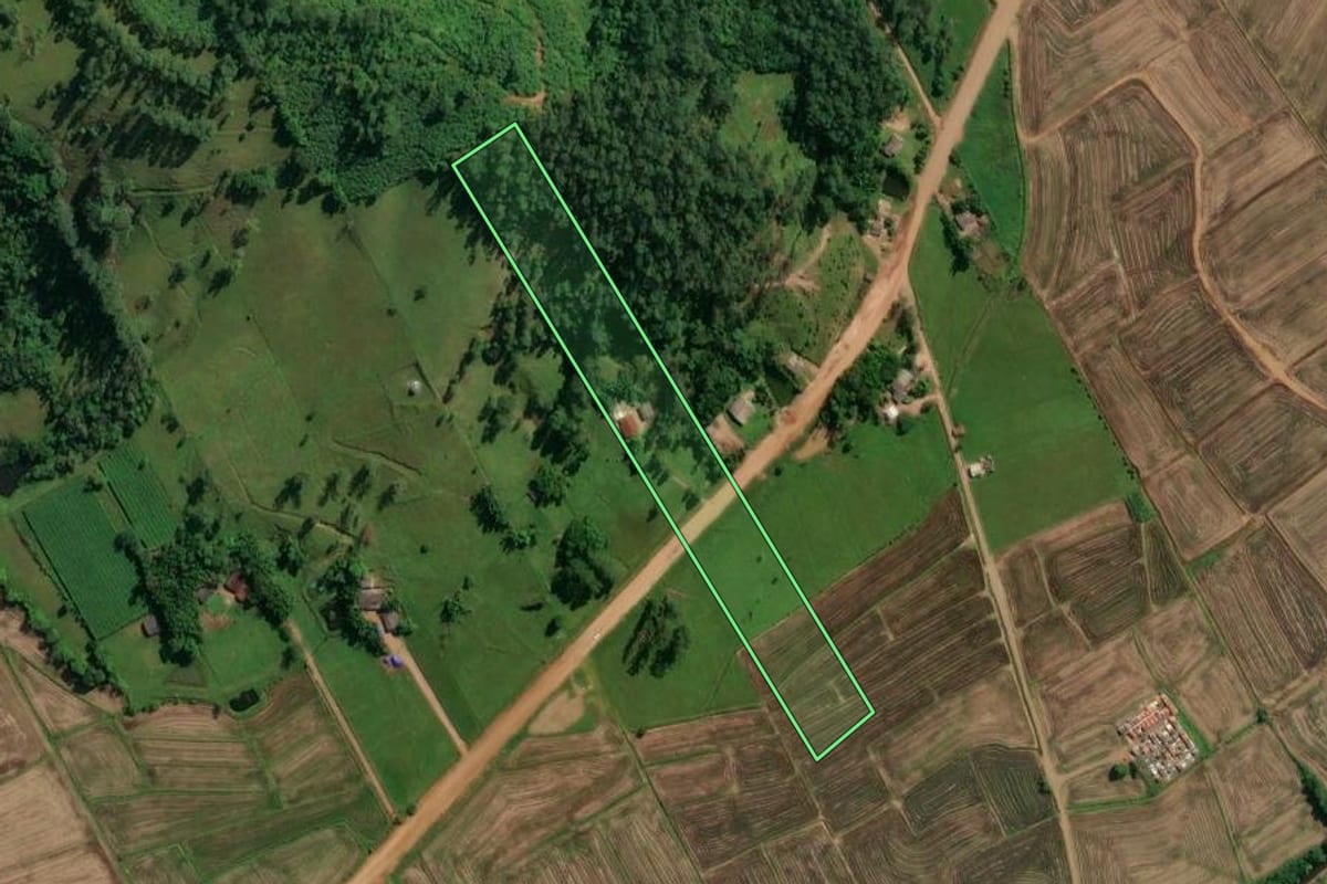 Imagem de satélite do imóvel rural em Praia Grande (SC), com o contorno declarado no CAR desenhado por cima.