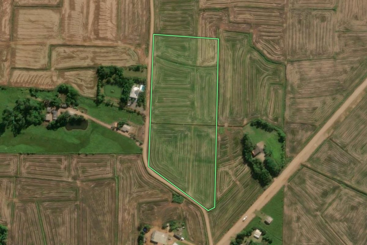 Imagem de satélite do imóvel rural em Praia Grande (SC), com o contorno declarado no CAR desenhado por cima.