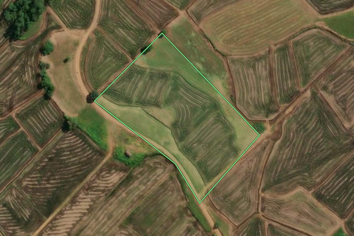 Imagem de satélite do imóvel rural em Praia Grande (SC), com o contorno declarado no CAR desenhado por cima.