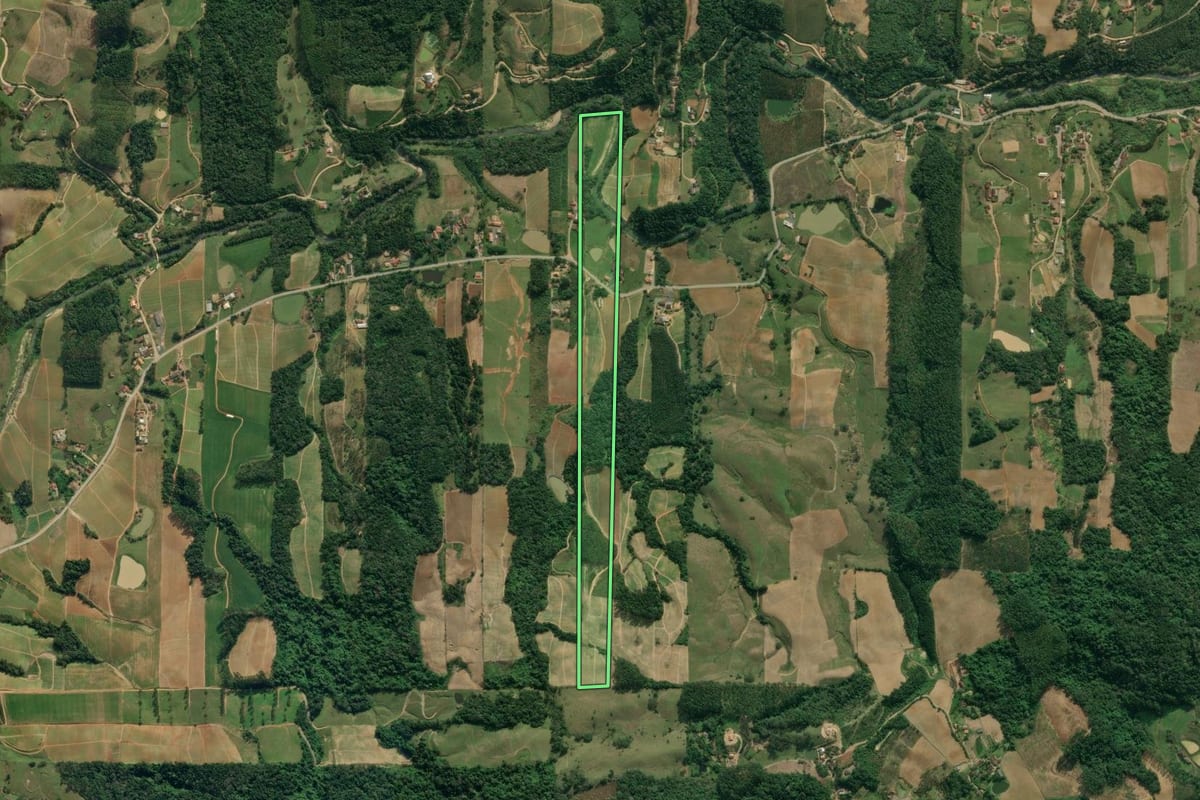 Imagem de satélite do imóvel rural em Presidente Getúlio (SC), com o contorno declarado no CAR desenhado por cima.