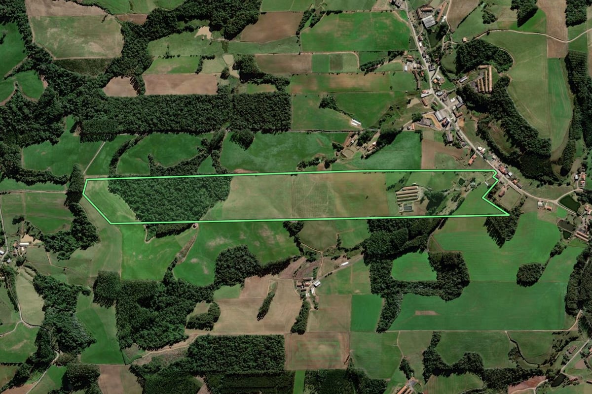 Imagem de satélite do imóvel rural em Presidente Getúlio (SC), com o contorno declarado no CAR desenhado por cima.