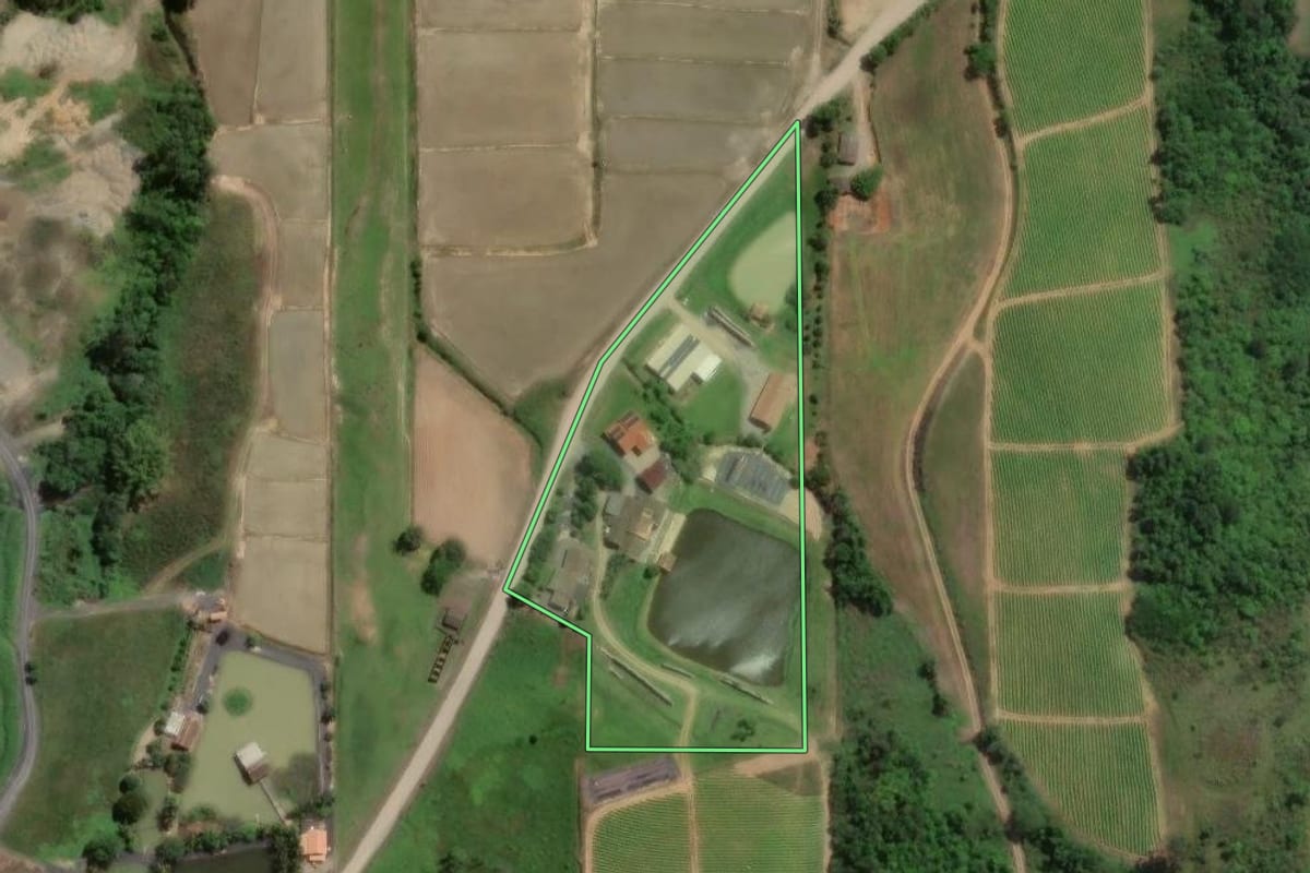 Imagem de satélite do imóvel rural em Presidente Getúlio (SC), com o contorno declarado no CAR desenhado por cima.