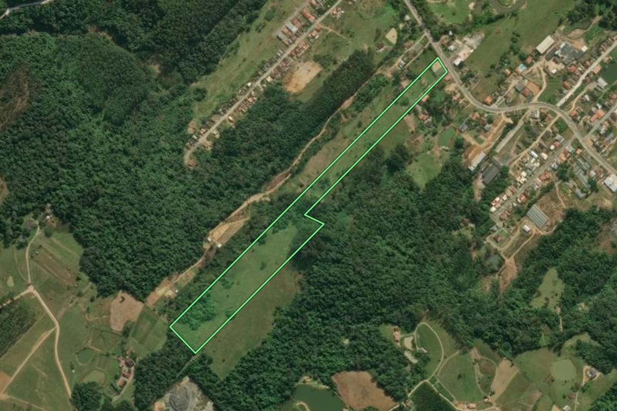 Imagem de satélite do imóvel rural em Presidente Getúlio (SC), com o contorno declarado no CAR desenhado por cima.