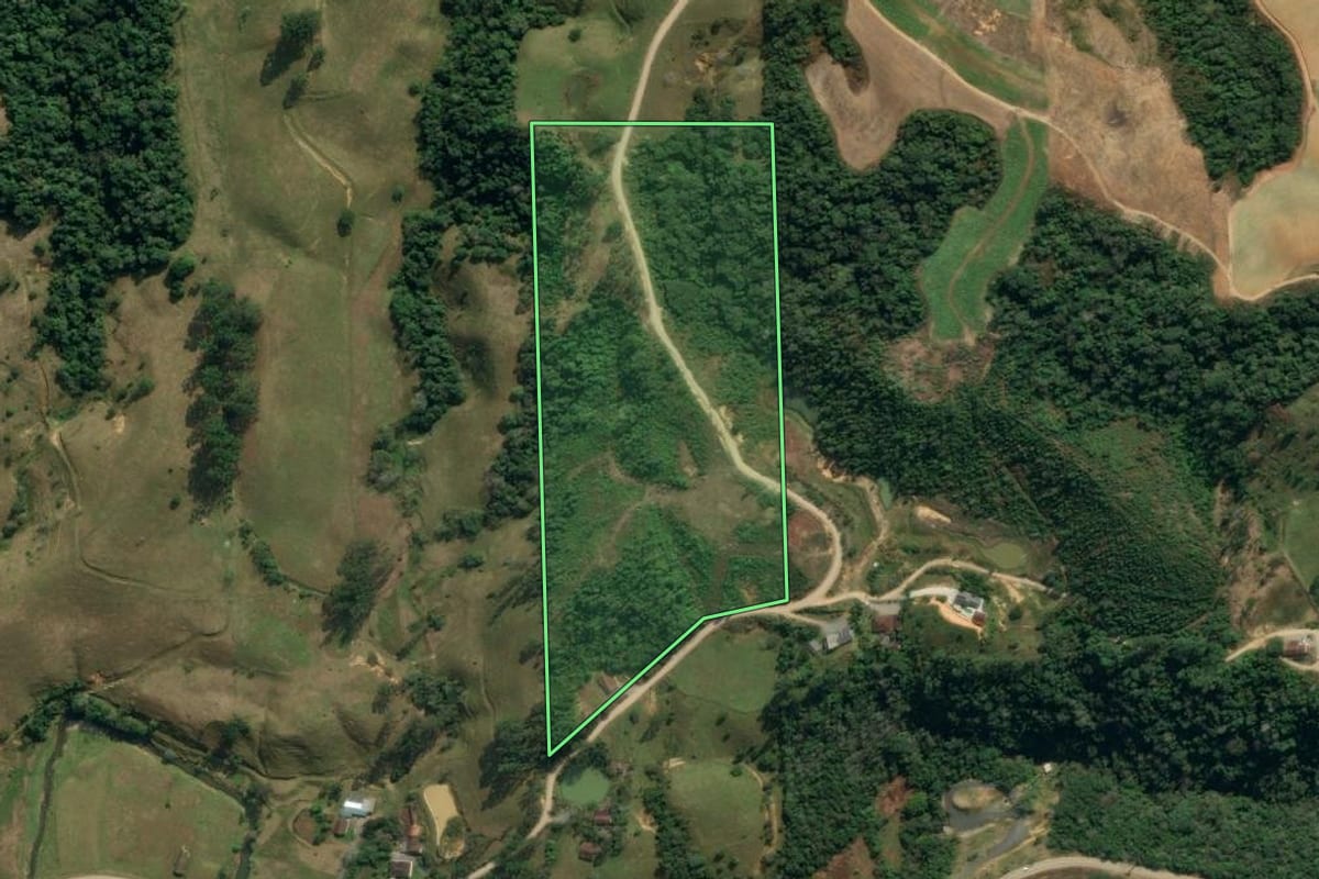Imagem de satélite do imóvel rural em Presidente Nereu (SC), com o contorno declarado no CAR desenhado por cima.