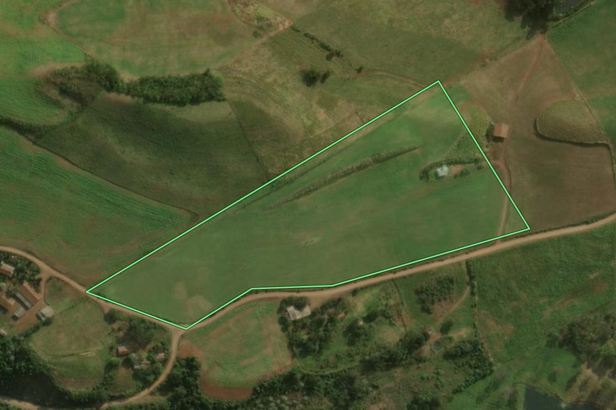 Imagem de satélite do imóvel rural em Princesa (SC), com o contorno declarado no CAR desenhado por cima.