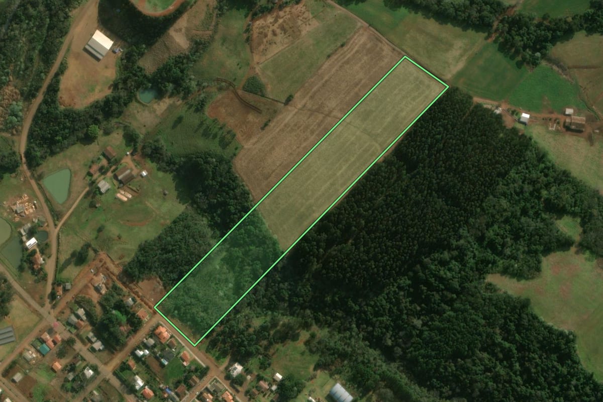 Imagem de satélite do imóvel rural em Princesa (SC), com o contorno declarado no CAR desenhado por cima.
