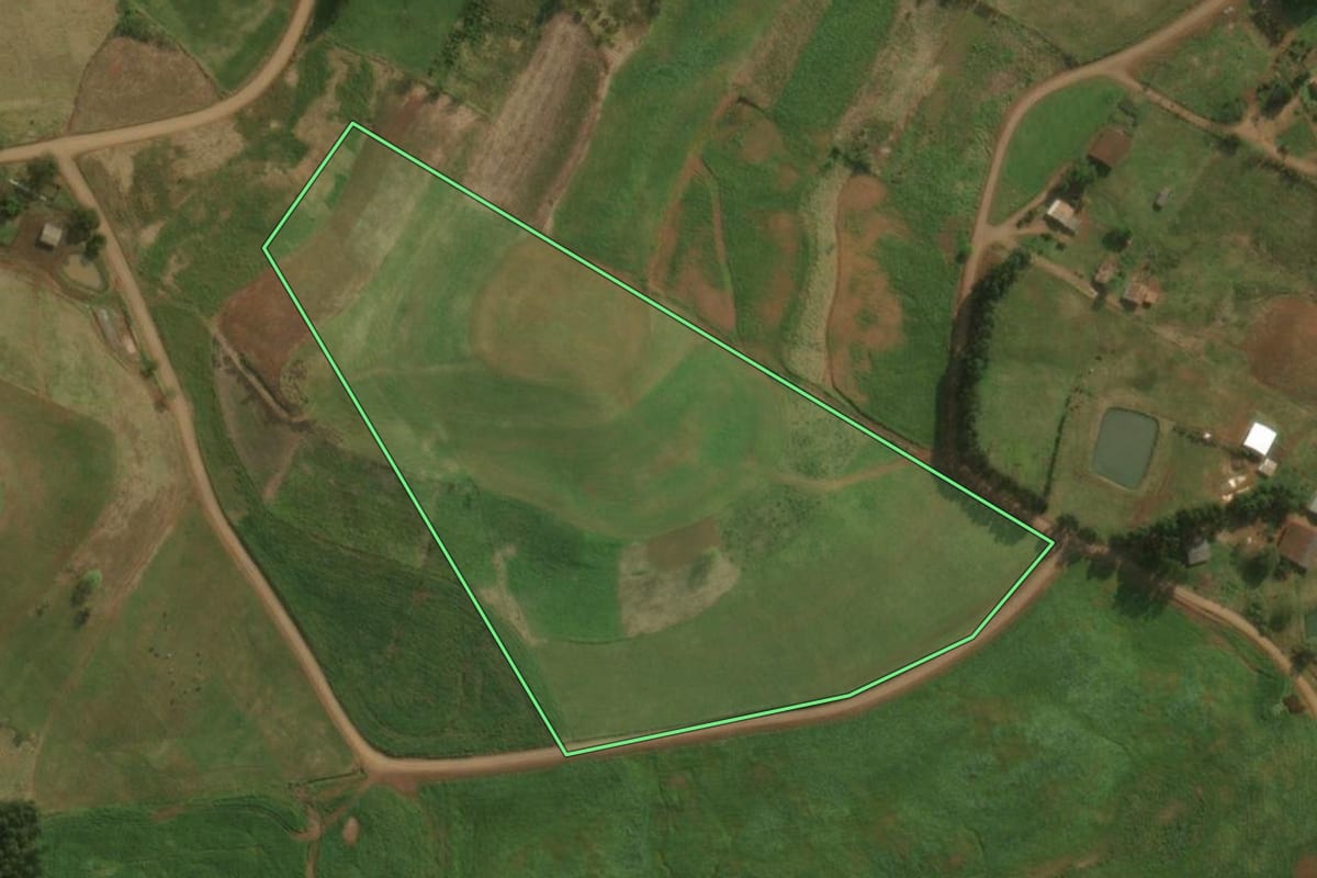 Imagem de satélite do imóvel rural em Princesa (SC), com o contorno declarado no CAR desenhado por cima.