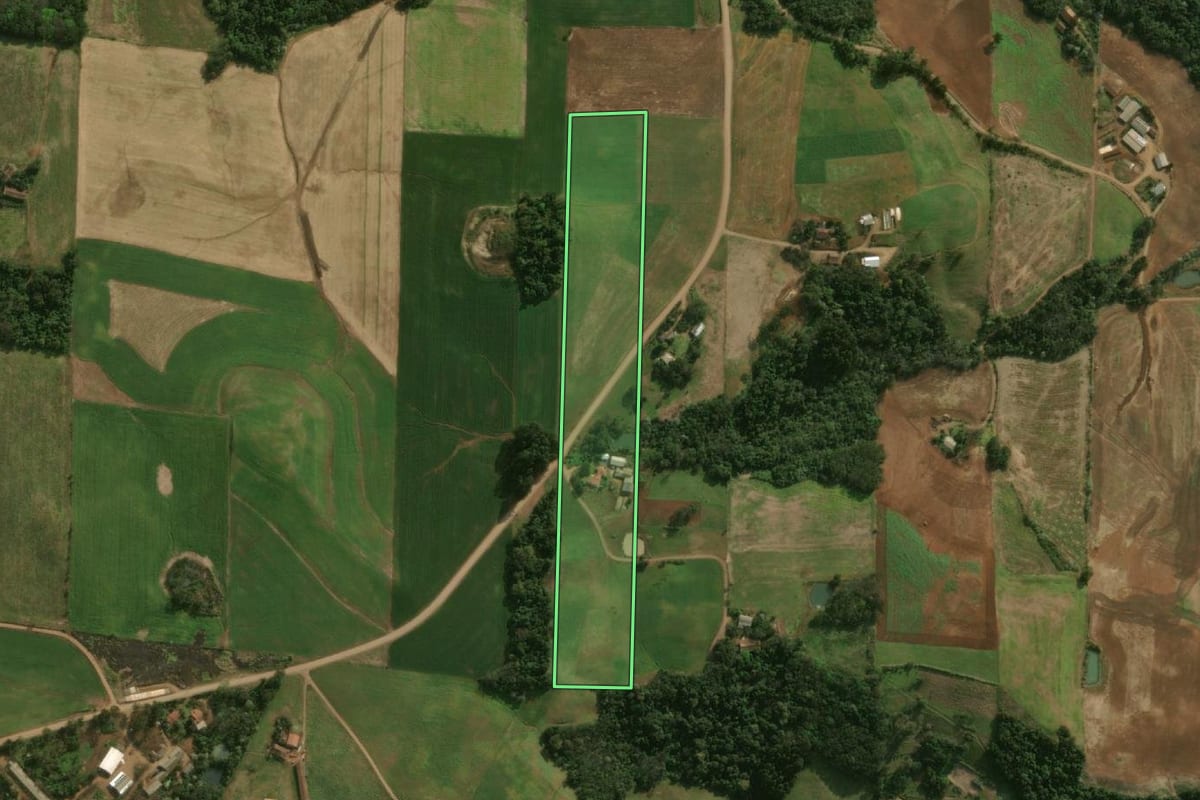 Imagem de satélite do imóvel rural em Princesa (SC), com o contorno declarado no CAR desenhado por cima.