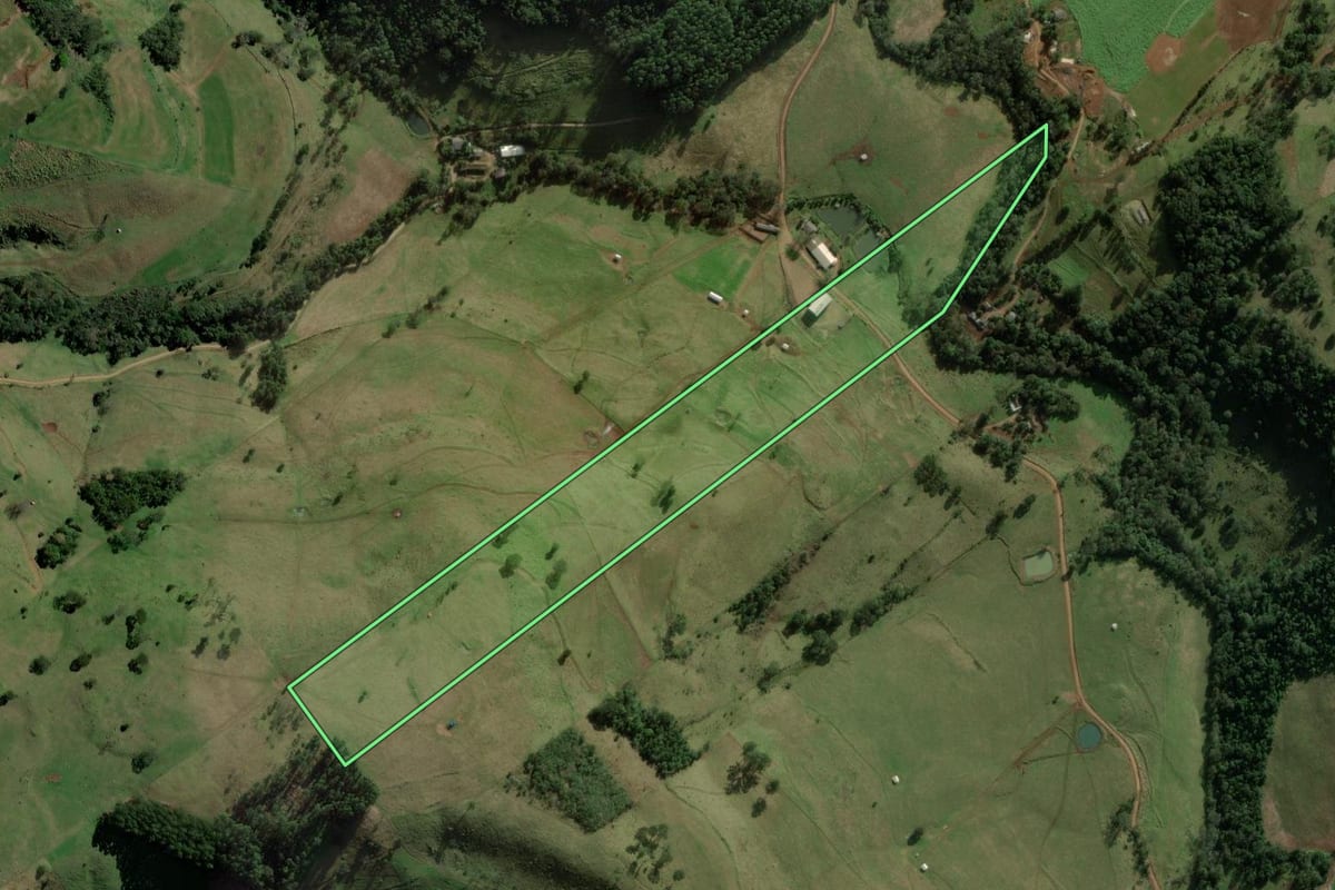 Imagem de satélite do imóvel rural em Quilombo (SC), com o contorno declarado no CAR desenhado por cima.