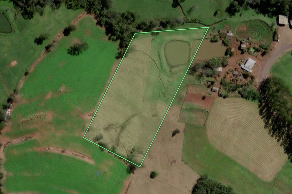 Imagem de satélite do imóvel rural em Quilombo (SC), com o contorno declarado no CAR desenhado por cima.