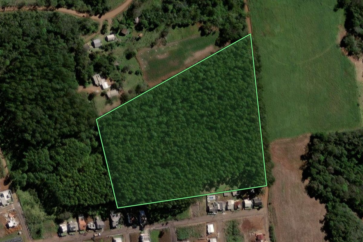 Imagem de satélite do imóvel rural em Quilombo (SC), com o contorno declarado no CAR desenhado por cima.