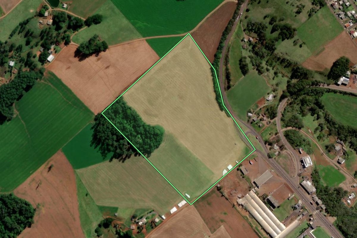 Imagem de satélite do imóvel rural em Quilombo (SC), com o contorno declarado no CAR desenhado por cima.