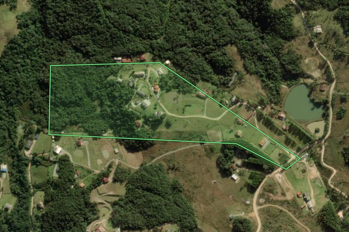 Imagem de satélite do imóvel rural em Rancho Queimado (SC), com o contorno declarado no CAR desenhado por cima.