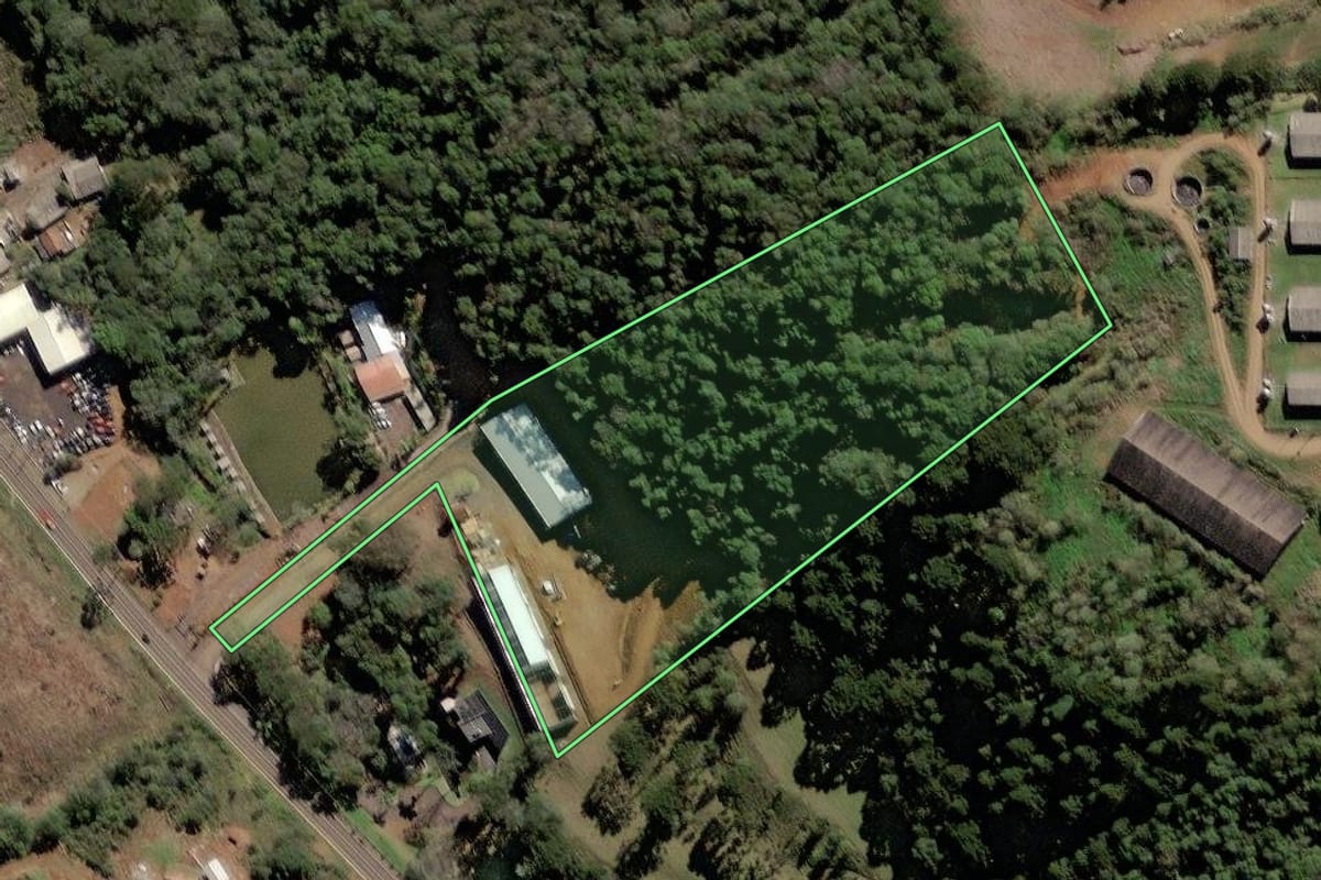 Imagem de satélite do imóvel rural em Rio das Antas (SC), com o contorno declarado no CAR desenhado por cima.