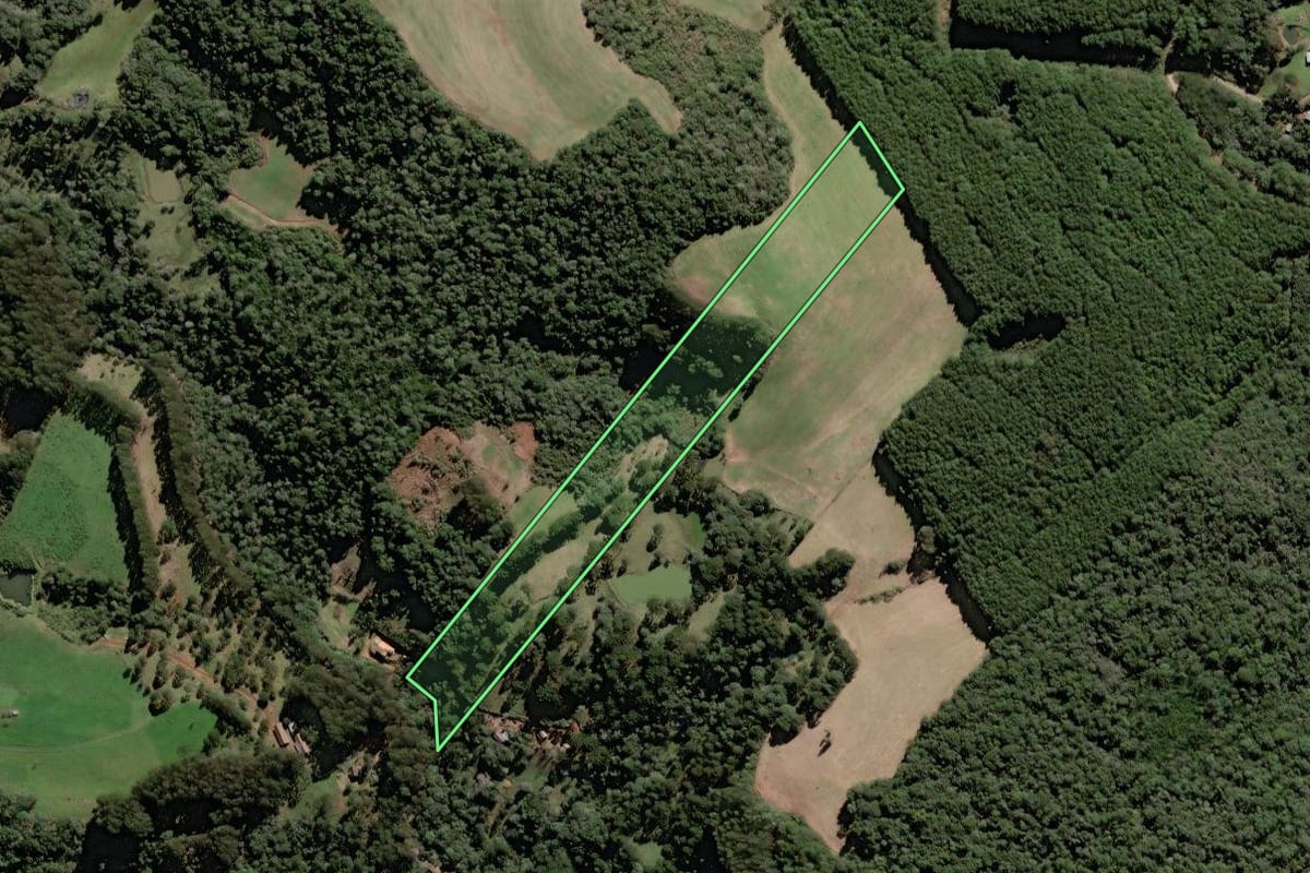 Imagem de satélite do imóvel rural em Rio das Antas (SC), com o contorno declarado no CAR desenhado por cima.