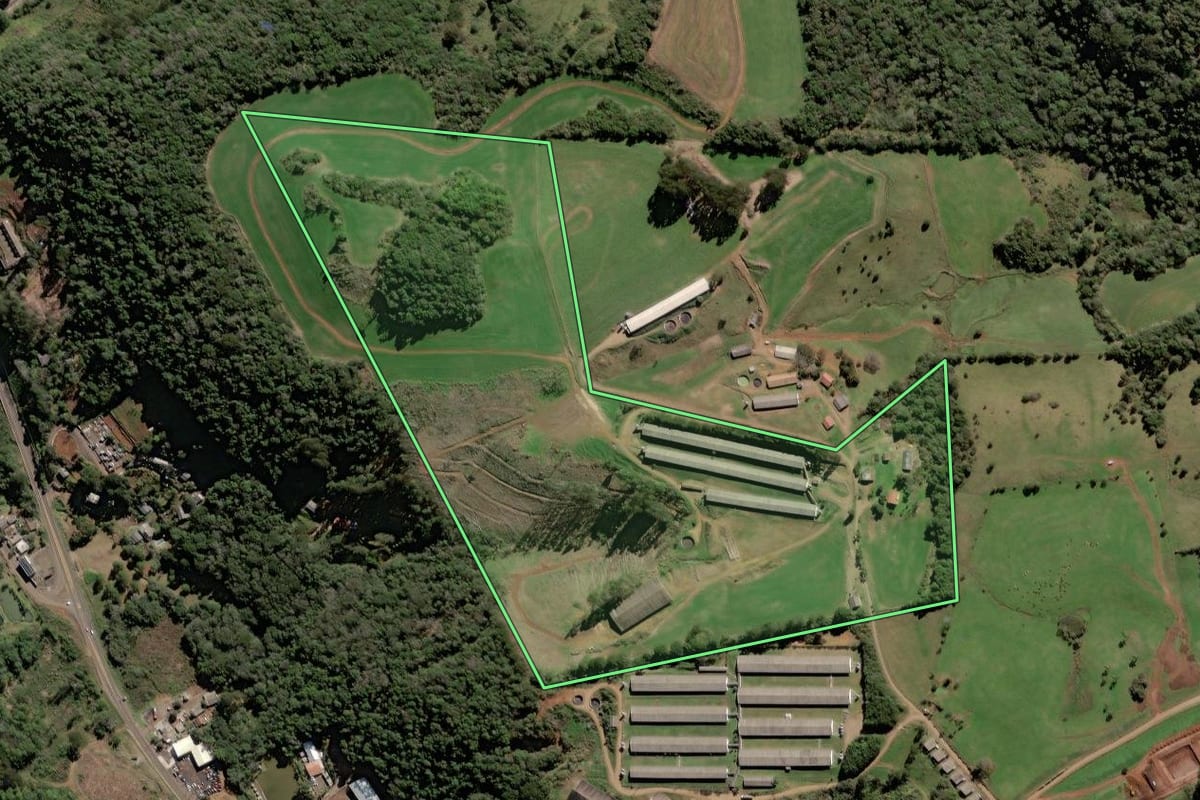 Imagem de satélite do imóvel rural em Rio das Antas (SC), com o contorno declarado no CAR desenhado por cima.