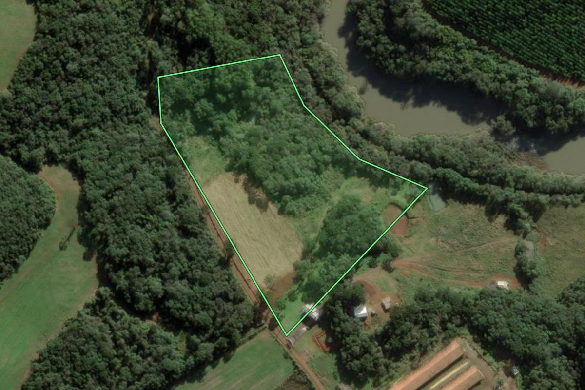 Imagem de satélite do imóvel rural em Rio das Antas (SC), com o contorno declarado no CAR desenhado por cima.