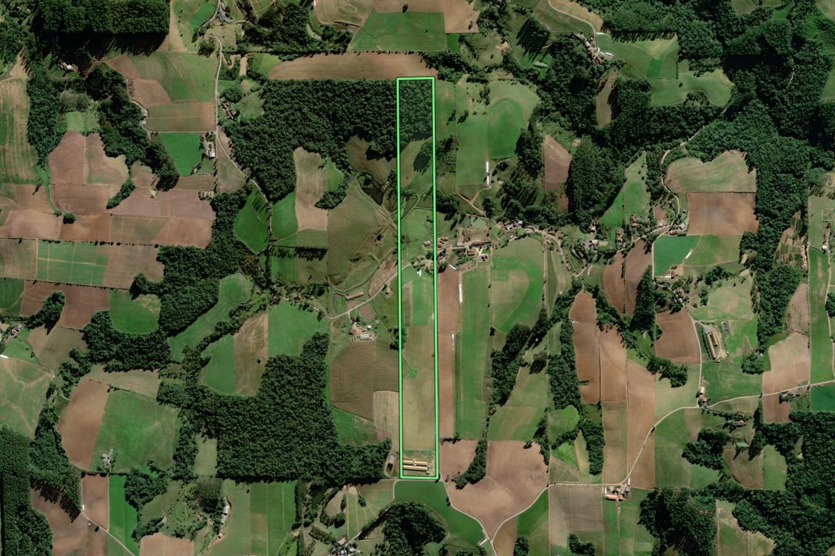 Imagem de satélite do imóvel rural em Rio do Oeste (SC), com o contorno declarado no CAR desenhado por cima.