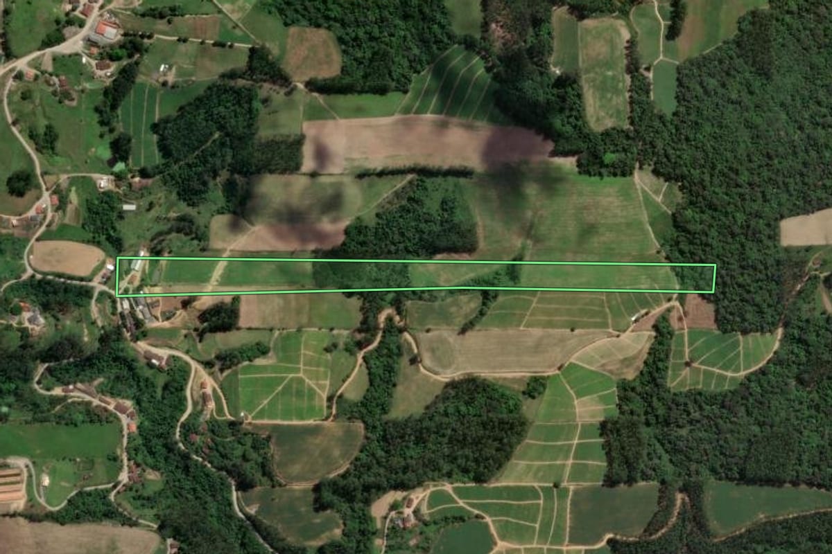 Imagem de satélite do imóvel rural em Rio do Oeste (SC), com o contorno declarado no CAR desenhado por cima.