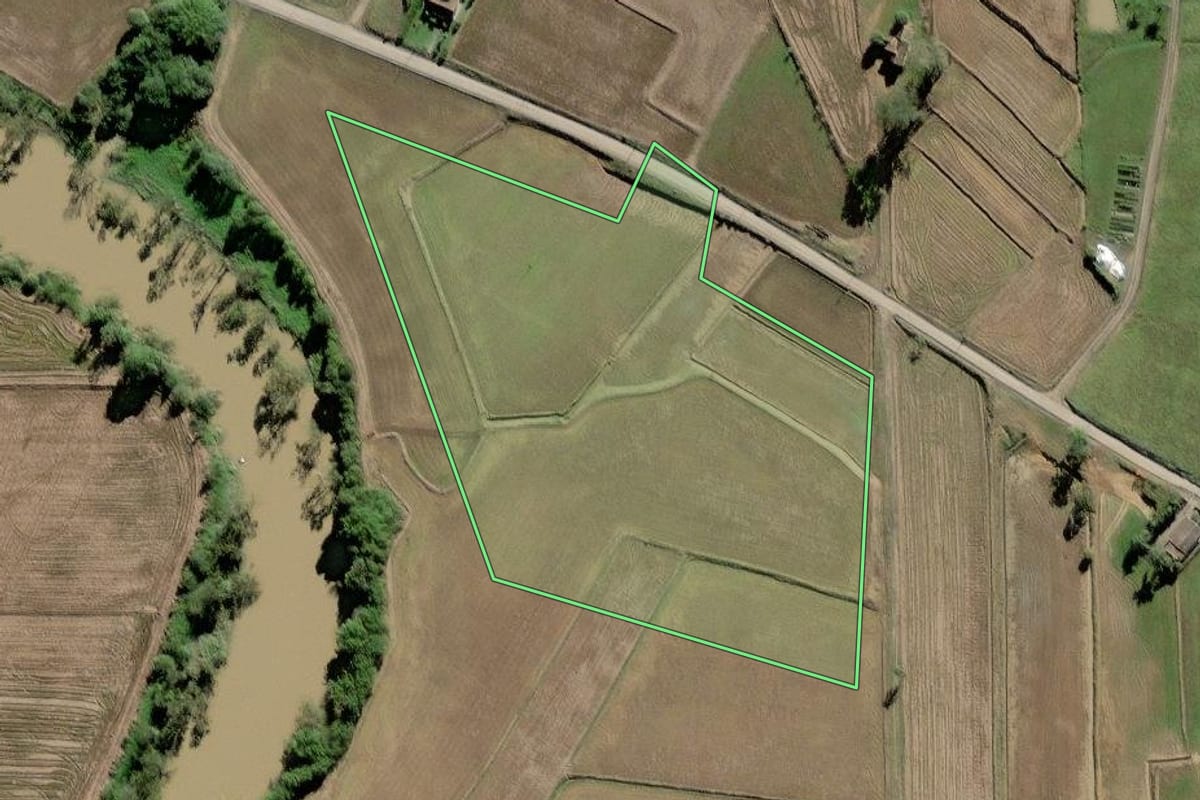 Imagem de satélite do imóvel rural em Rio do Oeste (SC), com o contorno declarado no CAR desenhado por cima.