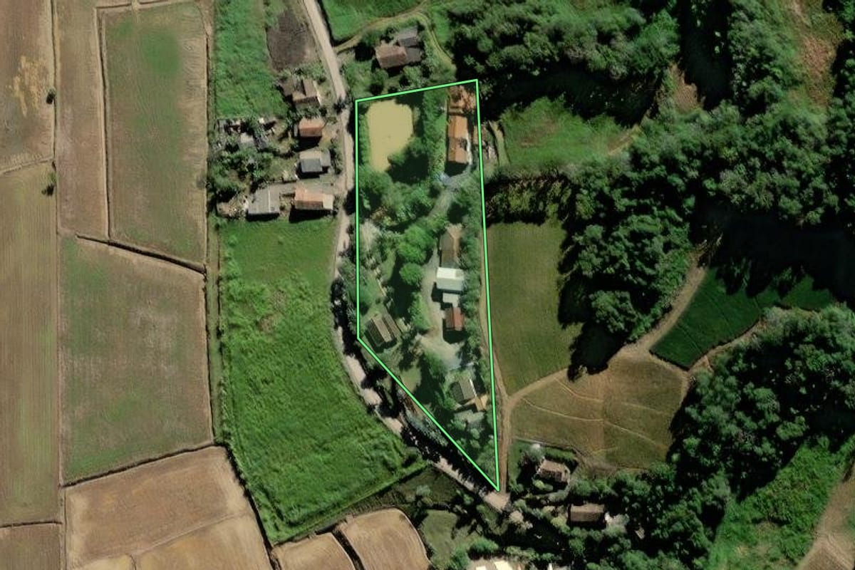 Imagem de satélite do imóvel rural em Rio do Oeste (SC), com o contorno declarado no CAR desenhado por cima.